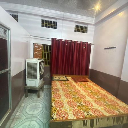 Hotel Yatri Niwas Varanasi Eksteriør bilde
