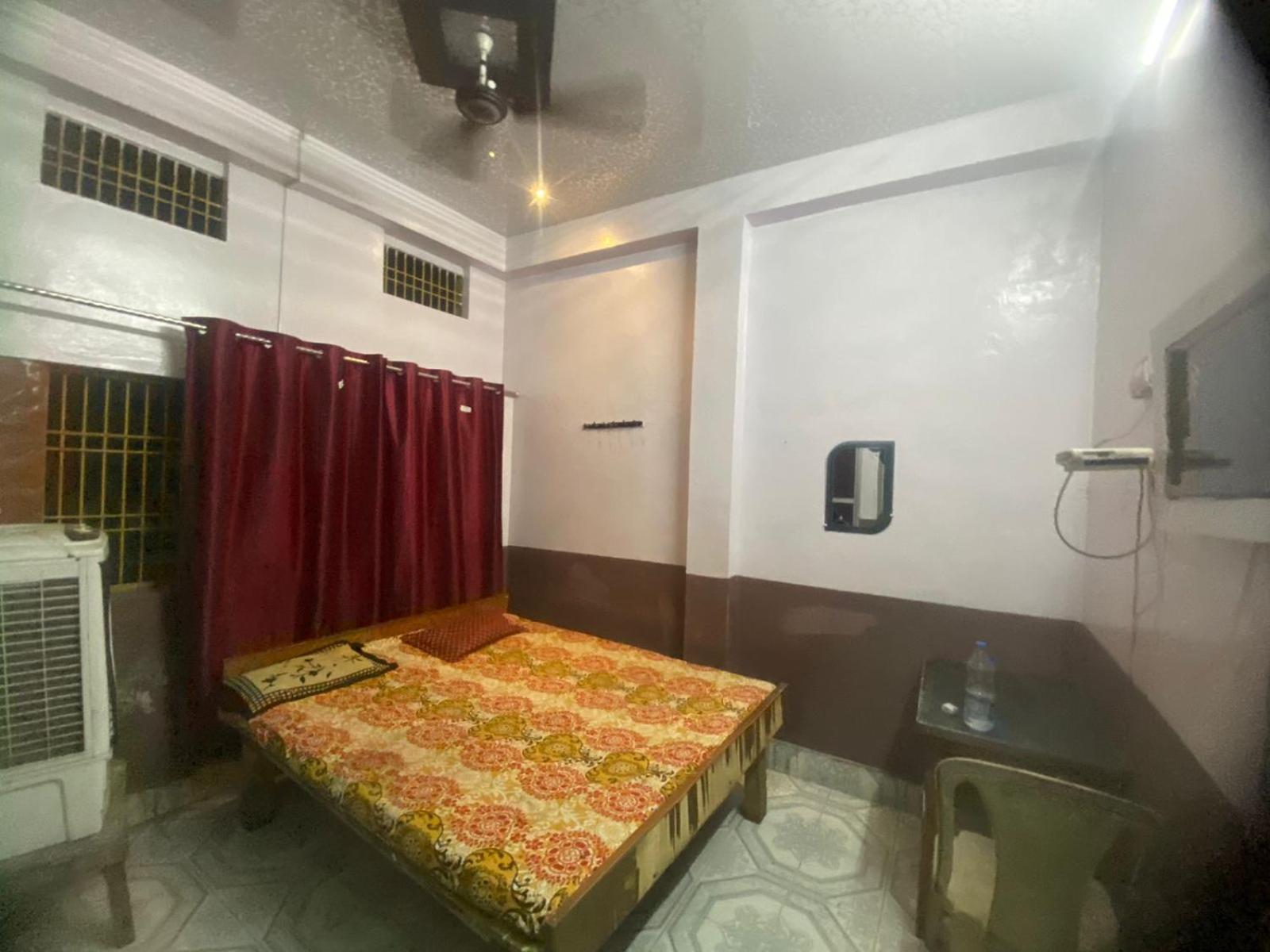 Hotel Yatri Niwas Varanasi Eksteriør bilde